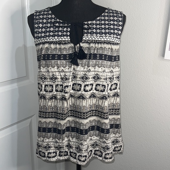 Lucky Brand Short Sleeve Blouse. - Picture 2 of 6